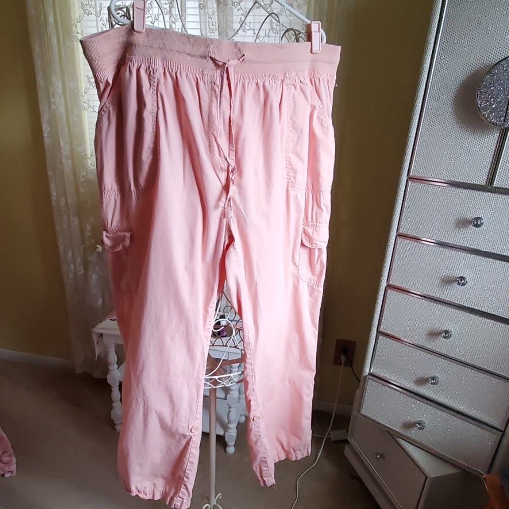 Pink long/capri cargo pants
